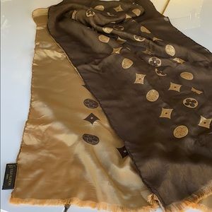 Louis Vuitton scarf